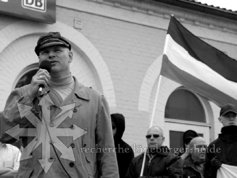 06.06.2009 / Itzehoe: Kundgebung von ca. 30 Neonazis