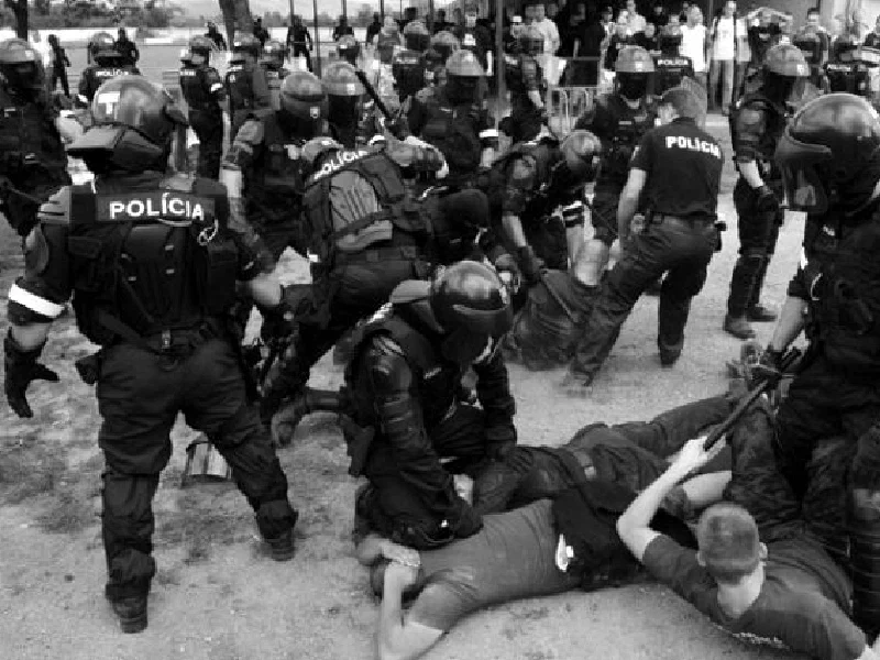 08.08.2009 / Slowakei: Neonazis liefern sich Straßenschlacht mit Polizei