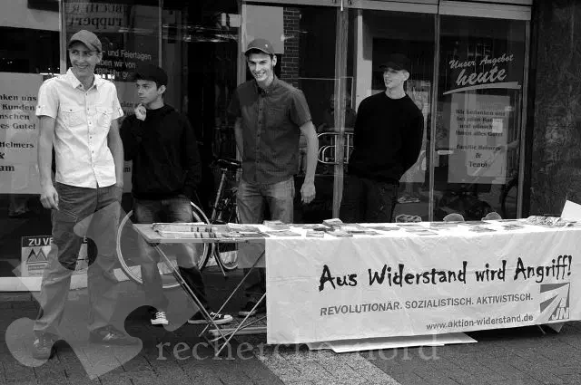 29.08.2009 / Delmenhorst: Propagandastand der "Jungen Nationaldemokraten"