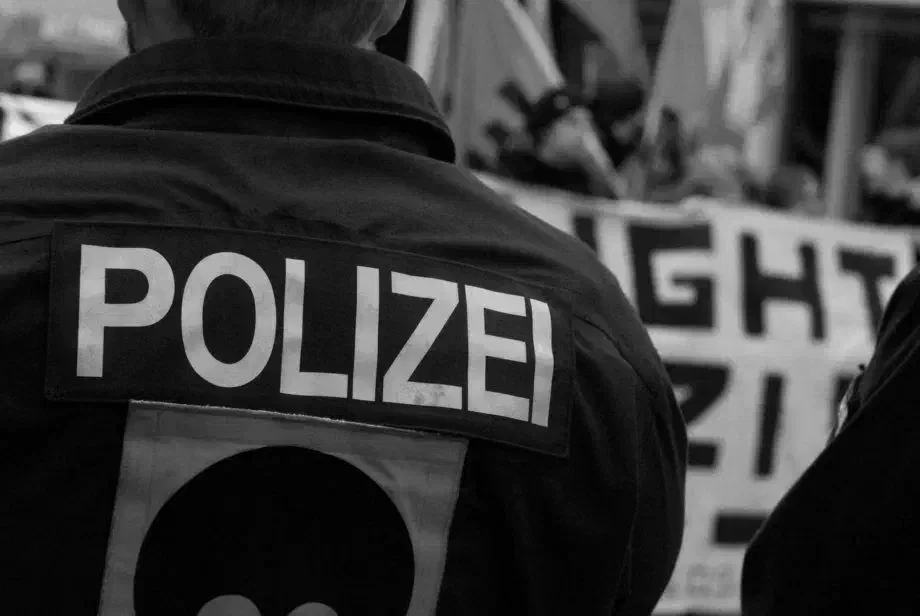 Anwesende Polizeibeamte sahen dennoch keinen Handlungsbedarf. Hupka konnte an der Veranstaltung weiter unbeheligt teilnehmen