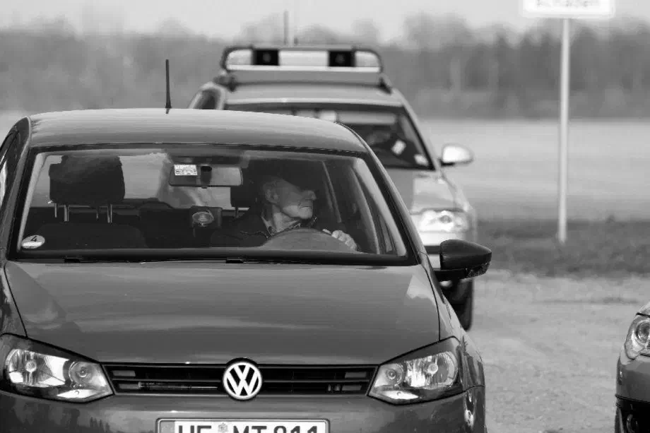 Bereits am Vormittag versammelten sich mehrere führende Mitglieder der niedersächsischen NPD in Eschede ...