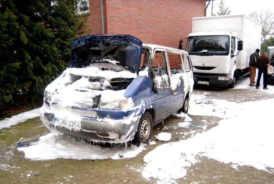 Brandanschlag auf NPD-Fahrzeuge in Schneverdingen