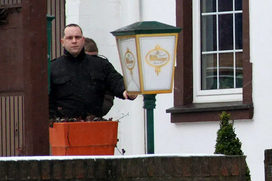 In der Gaststätte "Deutsches Haus" versammelten sich zu diesem Zweck ca. 20 Anhänger_Innen und Sympathisant_Innen der neonazistischen Partei.