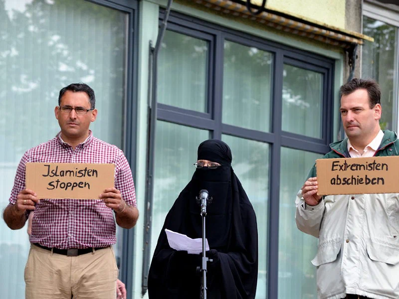 Kundgebung der "Bürgerbewegung Pro Deutschland" in Bremen