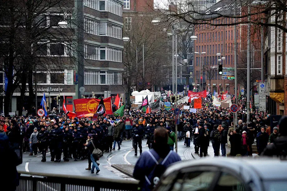 Am Samstag formierte sich lautstarker Gegenprotest gegen den AfD-Bundesparteitag.
