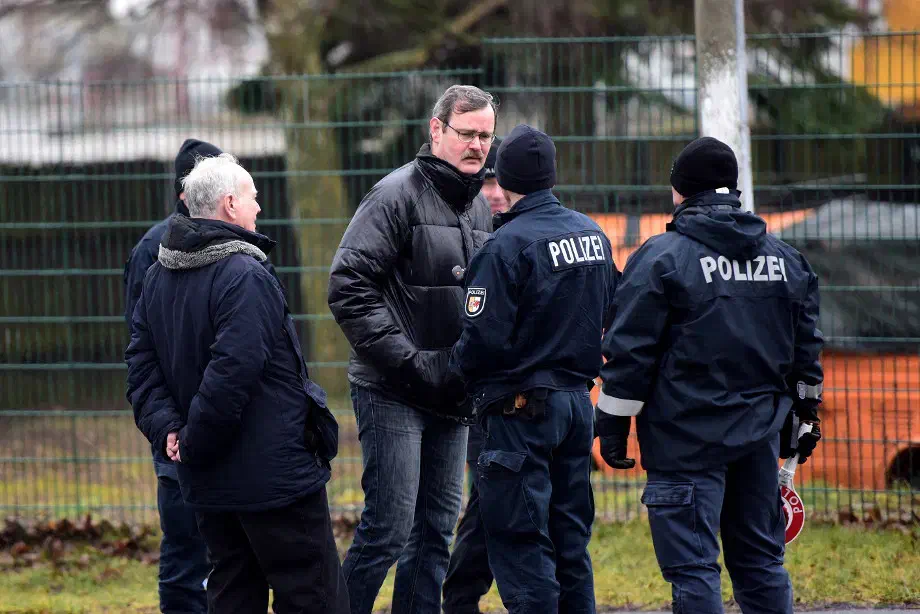 Anreisende Teilnehmer in der Polizeikontrolle...