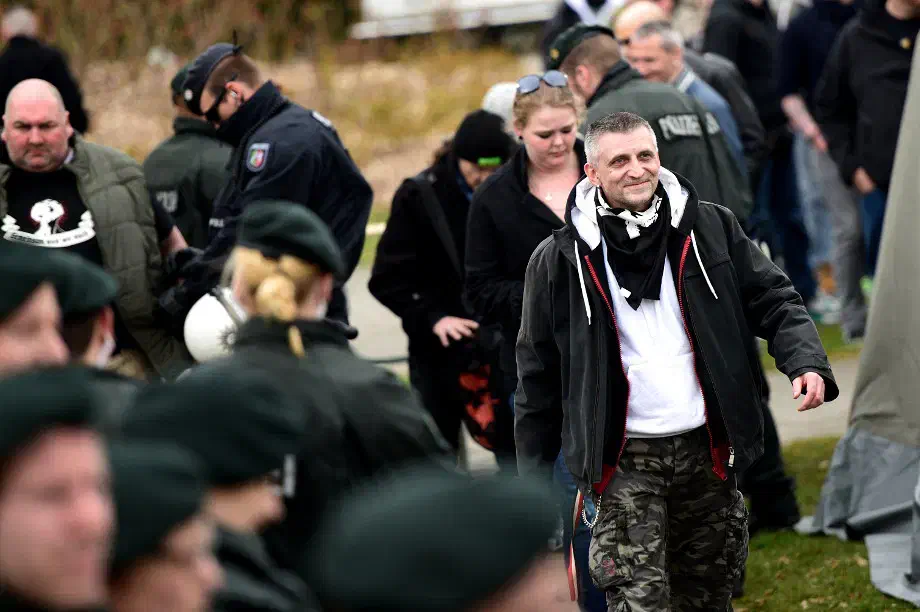 Dieser veröffentlichte vor allem Bildmaterialien auf der Internetseite der Gruppierung und nahm in seiner Funktion an diversen Demonstrationen der Neonaziszene teil. Hier am 28.03.2015 in Dortmund.