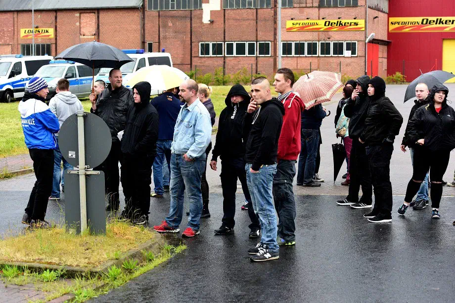 Während die Strukturen der NPD-Hildesheim zuletzt auf öffentlichkeitswirksame Aktionen verzichtet und nach internen Zerwürfnissen nahezu Handlungsunfähig scheint, übernimmt die Partei "Die Rechte" zunehmend den propagierten "Kampf um die Straße" in Niedersachsen.
