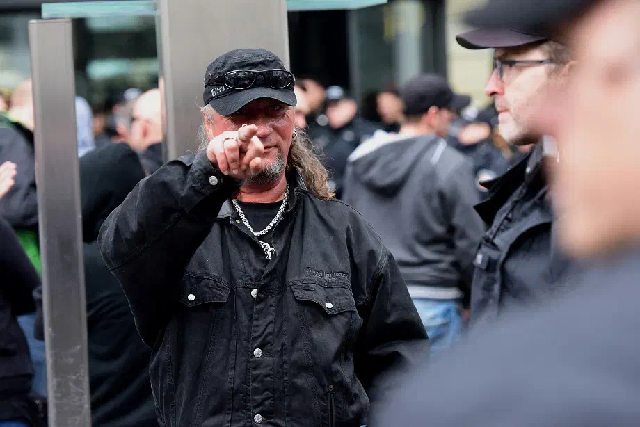 Am Bremer Domshof sammelten sich zu diesem Zeitpunkt etwa 50 Personen aus dem neonazistischen Spektrum.