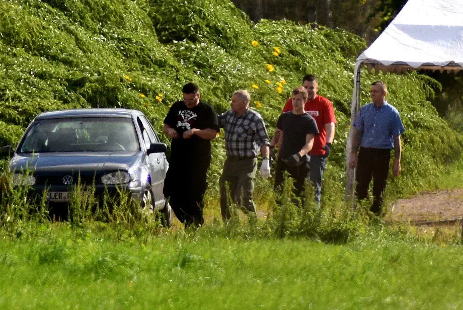 Neonazistische Fährungskader übernahmen die Einweisung und Einteilung der Vorbereitungsarbeiten.