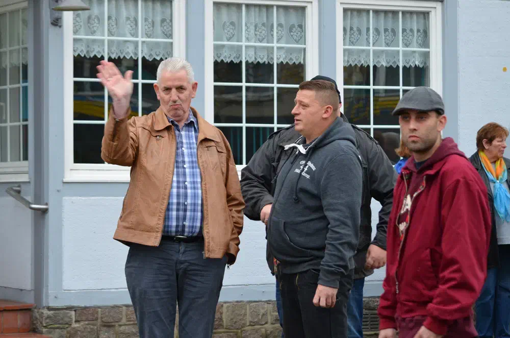 Links im Bild: NPD-Aktivist Albert Wille aus Uplengen (Ostfriesland).