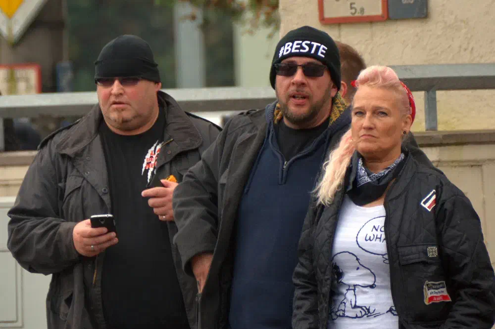 "Wilgida"-Kopf Volker Hillnhütter (Bildmitte) im Gespräch mit Daniela Bliesener.