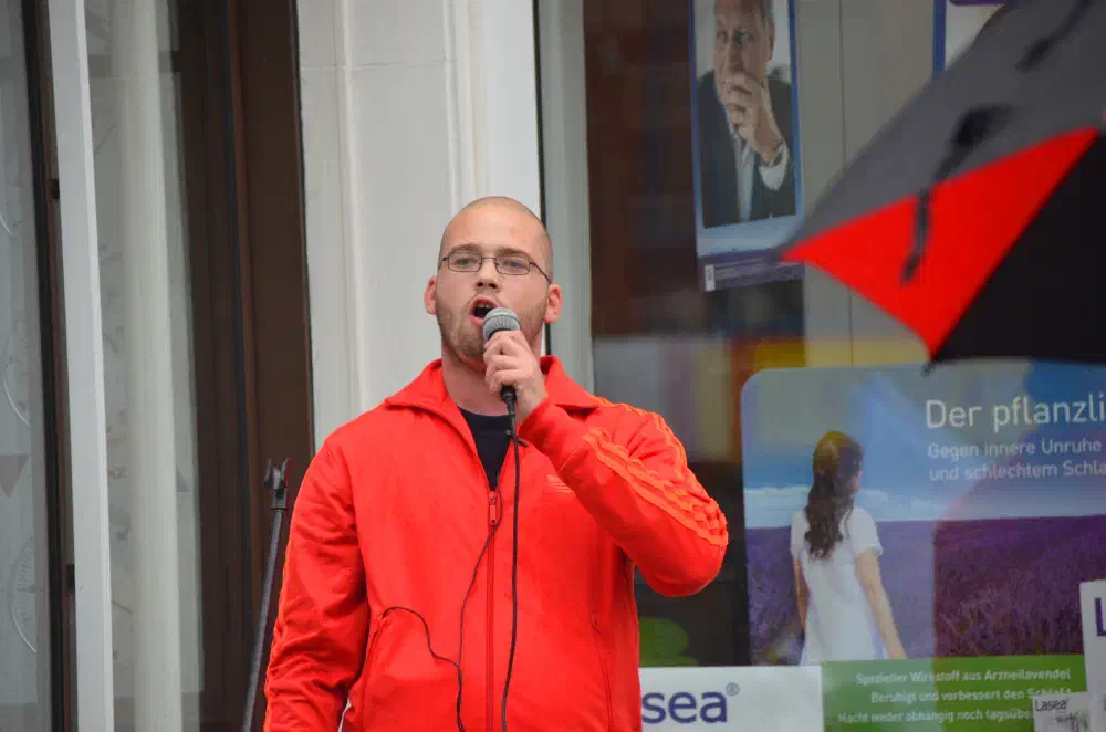 Gastredner Johannes Welge, Aktivist der Partei "die Rechte".