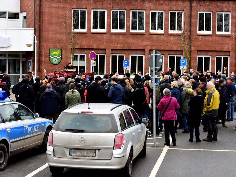 Kundgebung der "Bürgerbewegung Nordheide" in Hittfeld, Gemeinde Seevetal
