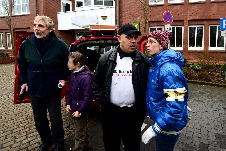 Schiedewitz wurde dabei von Personen aus dem Landkreis Chemnitzer Land unterstützt, die auch die Betreuung der mitgeführten Lautsprecheranlage übernahmen.