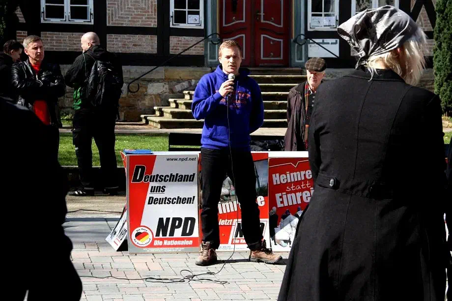 Lennart Schwarzbach, Mitglied der NPD Hamburg und der Jugendgruppe "JN Hamburg-Nordland", die im Bereich Hamburg und Schleswig-Holstein zu verorten ist.