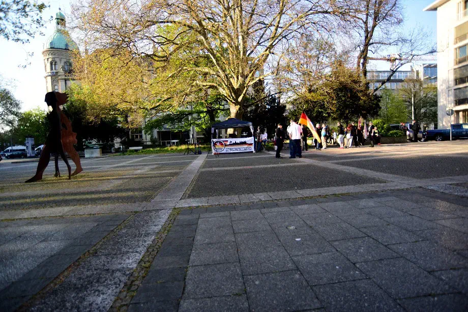 Bei der Gruppierung handelt es sich nach Eigenagaben um eine Nachfolgestruktur der "Pegida Hannover"