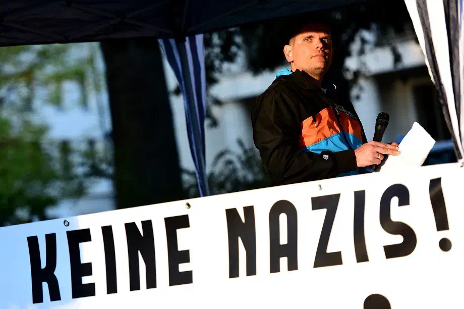 Die Distanzierung des "Bürgprotest Hannover" von Neonazis erscheint angesichts der TeilnehmerInnen sowie der RednerInnen als Lippenbekenntnis mit wenig Substanz.
