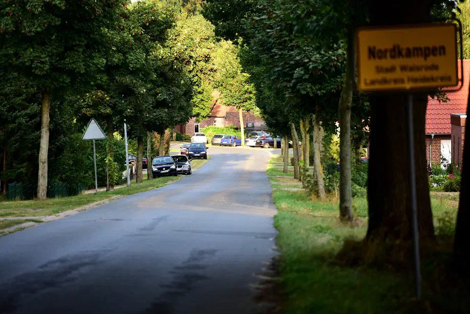 Bei dem Veranstaltungsort handelte es sich um den Wohnsitz eines bekannten NPD-Aktivisten, der lange Jahre im Umfeld der NPD-Verden aktiv zeichnete und vor einigen Jahren nach Nordkampen in den Heidekreis übersiedelte.