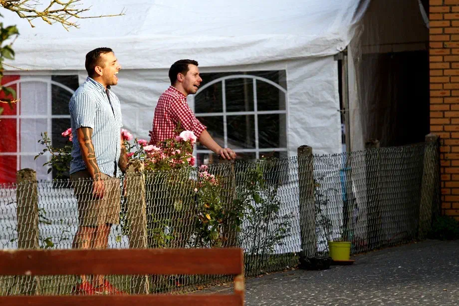Der Polizeieinsatz und die Beschlagnahmung sorgte bei den VeranstalterInnen für sichtlichen Unmut...