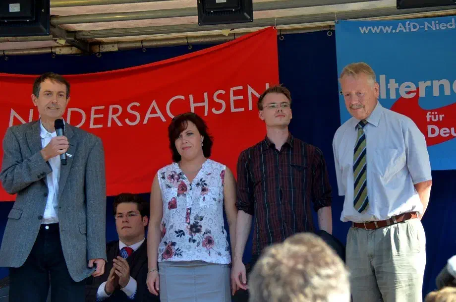 Auf einen Blick: Vier der fünf Kommunalwahl-Kandidat*innen in der Stadt Oldenburg: v.l.n.r.: Gerhard Vierfuß, Lidia Bernhardt, Christoph Brederlow, Thomas Hoyer. 