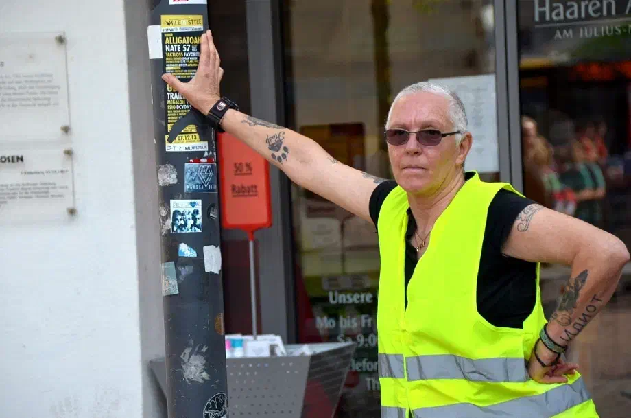 Ebenfalls vor Ort: Sabina Eiermann, AfD-Kandidatin im Wahlbereich Borkum/Jemgum/Weener. Die Ostfriesin gehörte zum damaligen "OLGIdA"-Organisationsteam, die in der Vergangenheit an Veranstaltungen der "PEGIdA" anknüpfen wollte.