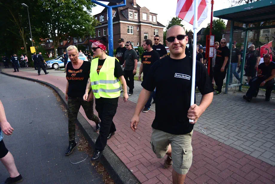 Gegen 16:10Uhr konnte dann die eigentliche Demonstration der Neonazis beginnen.