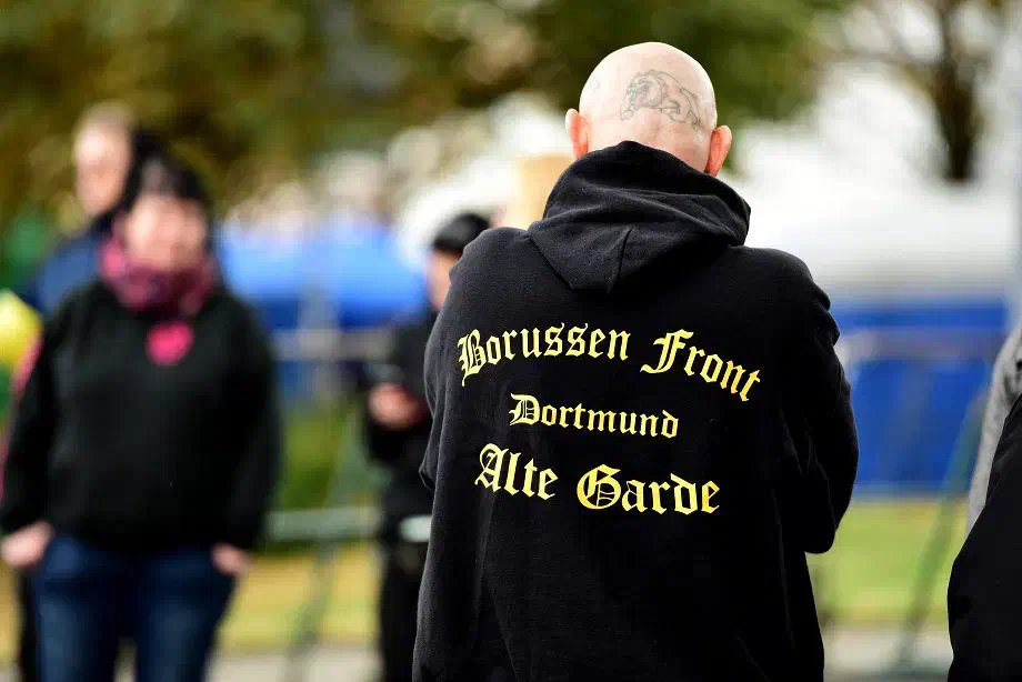 Borchert gilt als Gründer des Dortmunder Fußball-Fanclub "Borussenfront", welcher fest in der neonazistischen Szene Nordrhein-Westfalens verankert ist.