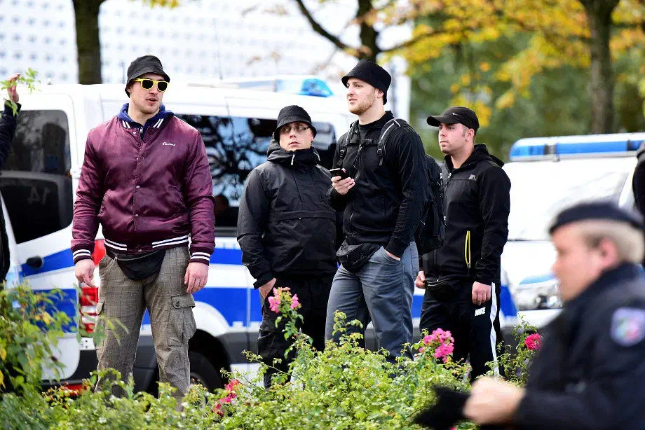 Die Partei "Die Rechte" organisieren sich unter anderem ehemalige Mitglieder der 2012 verbotenen Neonazigruppierung "Nationale Widerstand Dortmund" (NWDO) welche sich offen zum Nationalsozialismus bekannte.