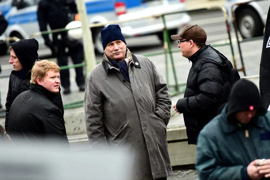Bildmitte: Der Neonaziaktivist Klaus Schäfer, ehemaliger Chef der Dortmunder Feuerwehr sowie Leiter des städtischen Instituts für Feuerwehrtechnologie
