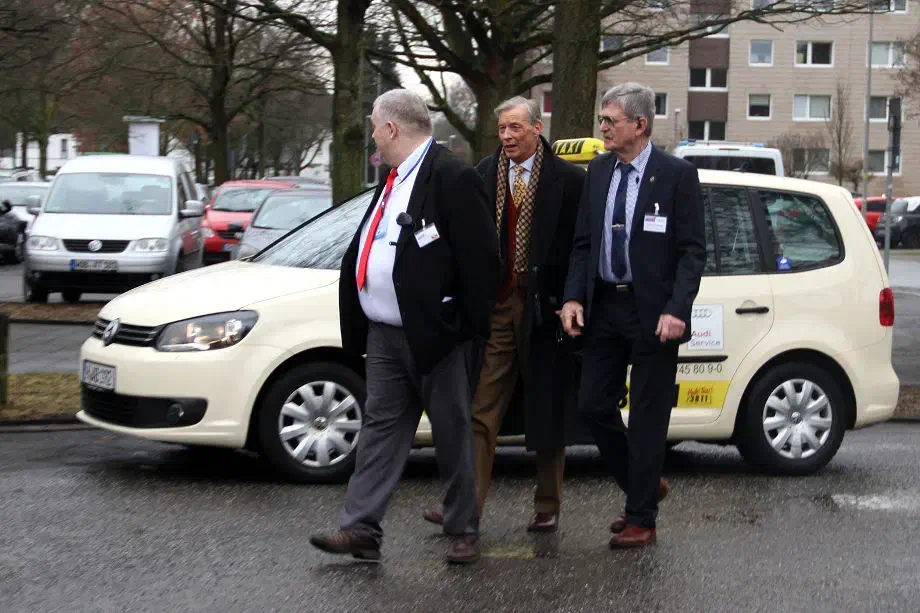Ankunft von Armin Paul Hampel, seines Zeichens Landesvorsitzender der AfD-Niedersachsen während des Kandidatenparteitages in Hannover.