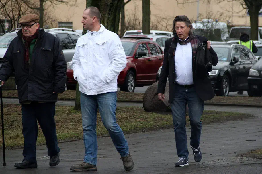Die derzeitige Entwicklung der niedersächsischen AfD dürfte auch Dr. Klaus Eikemeyer gefallen (hier rechts im Bild). Auch bei ihm handelt es sich um einen langjährigen Protagonisten der norddeutschen Neonaziszene.