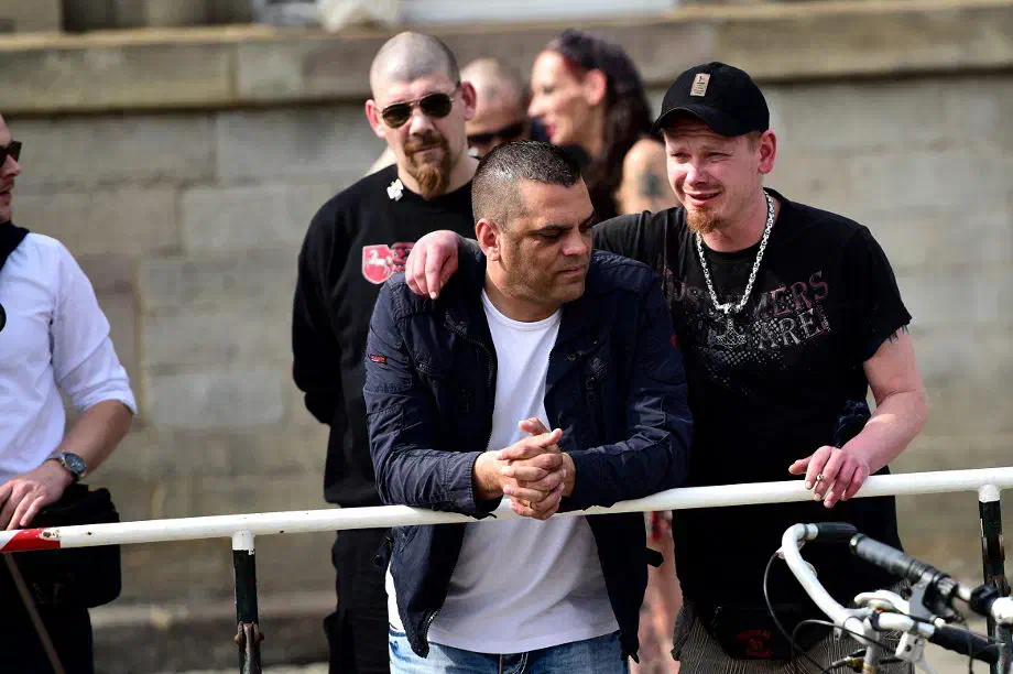 Doch die Realität holte Jens Wilke am vergangenen Wochenende schließlich ein. Lediglich Zweidrittel der ursprünglich mit 150 Personen angemeldeten Veranstaltung nahmen die Reise nach Göttingen auf sich. Neonazikader wie der thüringische NPD-Landesvorsitzende Thorsten Heise, die im Vorfeld ihre Teilnahme öffentlich zusicherten, versagten Wilke ihre Unterstützung. Andere führende Neonazis, wie beispielsweise der niedersächsische Neonaziaktivist Dieter Riefling beteiligten sich stattdessen lieber an der Vorbereitung eines Junggesellenabschieds in Sachsen-Anhalt anstatt nach Göttingen zu reisen. Innerhalb der Neonaziszene heißt es dazu lapidar: "das ausgeprägte Ego von Wilke" wäre "kein Mobilisierungsfaktor. Eher das Gegenteil" sei der Fall.