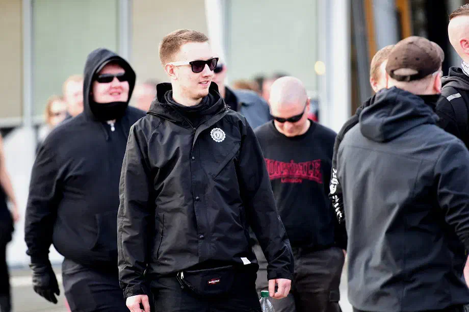 Vor Beginn der Demonstration wurden 98 Neonazis, die mit dem Zugverkehr nach Northeim gelangten, polizeilich untersucht. Auf eine Durchsuchung der mit privaten Fahrzeugen angereisten Neonazis wurde hingegen verzichtet.