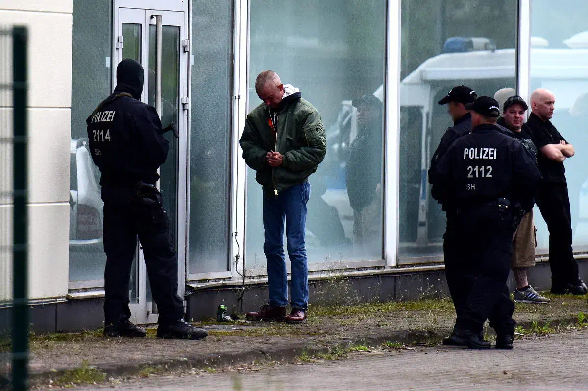 Anreise Neonazis wurden dort zum Teil erkennungsdienstlich behandelt.