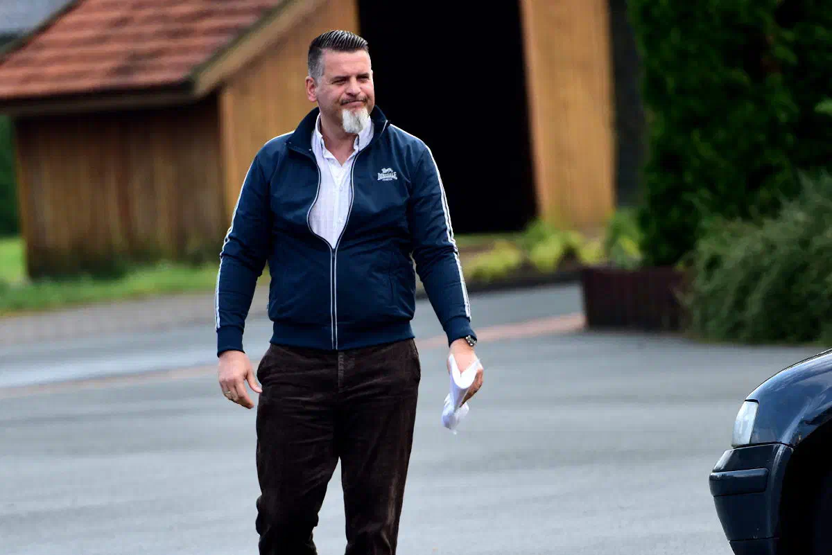 Neben dem Bundesvorsitzenden Frank Franz hatten weitere prominente NPD-Funktionäre ihre Teilnahme zugesichert, so auch Thorsten Heise. Der langjährige Neonazi gilt als radikaler Vertreter und politischer Hardliner seiner Partei. Heise agierte zuvor jahrelang im Kontext sogenannter "Freier Kameradschaften" und ist wegen schwerer Körperverletzung, Landfriedensbruchs, Nötigung und Volksverhetzung sowie Verwendens von Kennzeichen verfassungswidriger Organisationen vorbestraft. Bei einer Razzia auf seinem Anwesen im Oktober 2007 fanden die Ermittler neben Tonträgern mit verbotenen rechtsextremen Inhalten auch eine Maschinenpistole, ein Maschinengewehr und eine Pistole. Derzeit leitet Heise als Vorsitzender die Geschicke des thüringischen NPD-Landesverbandes.