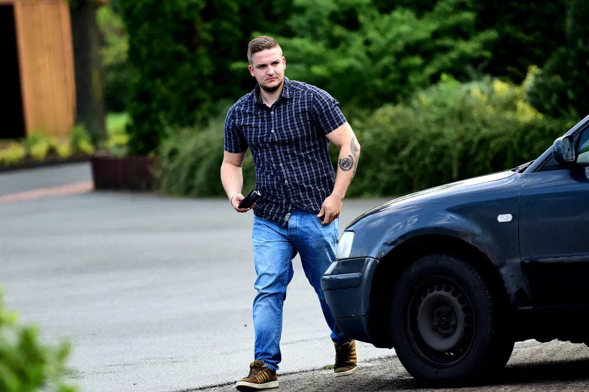 Heise wurde während der Anreise vom Northeimer NPD-Mitglied Gianluca Bruno begleitet. Bruno gehört zum NPD-Unterbezirk Göttingen und trat in der Vergangenheit bereits als Kandidat für die niedersächsischen Kommunalwahlen in Erscheinung. Ähnlich wie Thorsten Heise gilt Gianluca Bruno als militanter Vertreter der NPD, der auch vor Gewalt nicht zurückschreckt. So beteiligte sich das NPD-Mitglied in der Vergangenheit an einen Angriff von Neonazis, welche im vergangenen Jahr randalierend durch den Leipziger Stadtteil Connewitz zogen. Dies hinderte die Delegierten des Landesparteitages nicht Gianluca Bruno im Verlauf der Veranstaltung als Beisitzer in den Landesvorstand der NPD-Niedersachsen zu wählen.