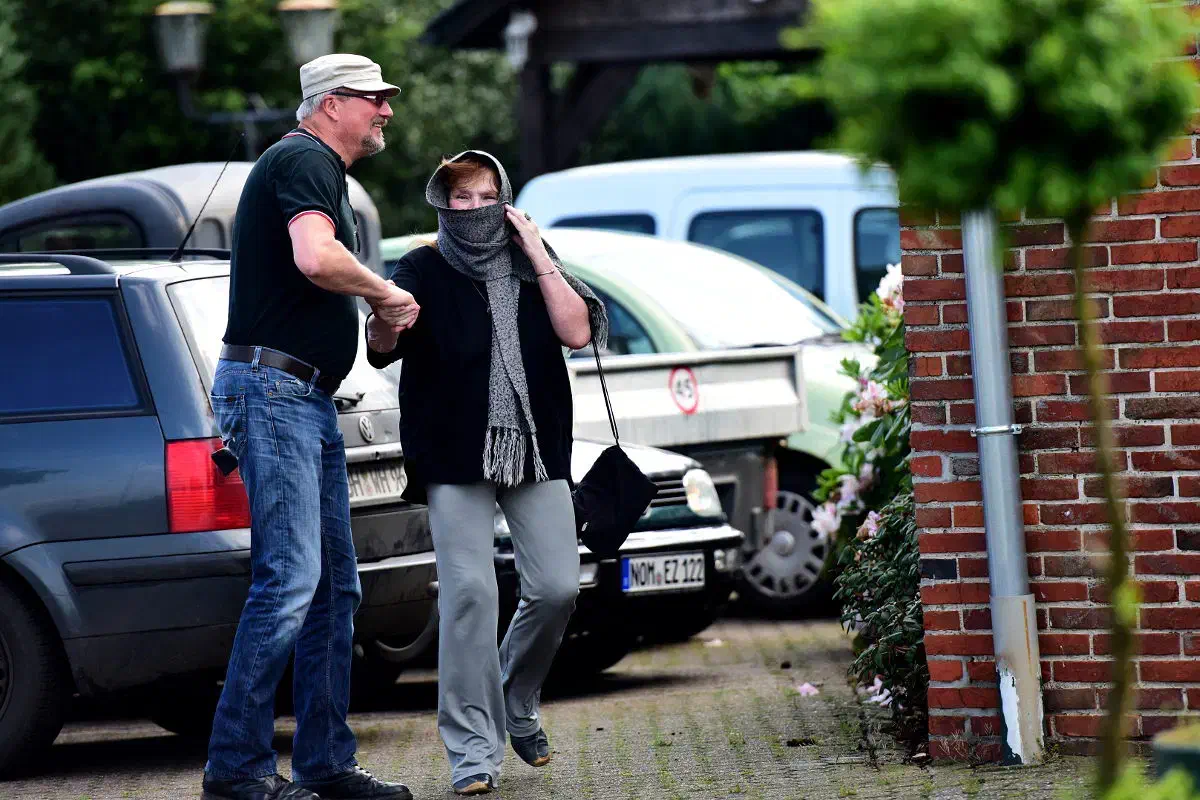 Das NPD-Mitglied Karin Hollack während der Anreise.