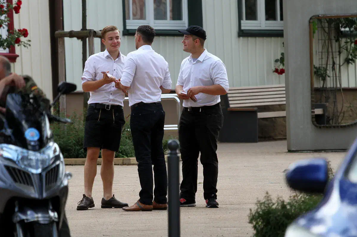 Mit Hilfe von Mitgliedern der JN Braunschweig wollte sich der NPD Kreisverband Goslar, der allerdings lediglich mit Karsten Ditchy vertreten war, an diesem Tag zurückmelden, vor allem, um Unterschriften für die bevorstehende Bundestagswahl im September zu sammeln.