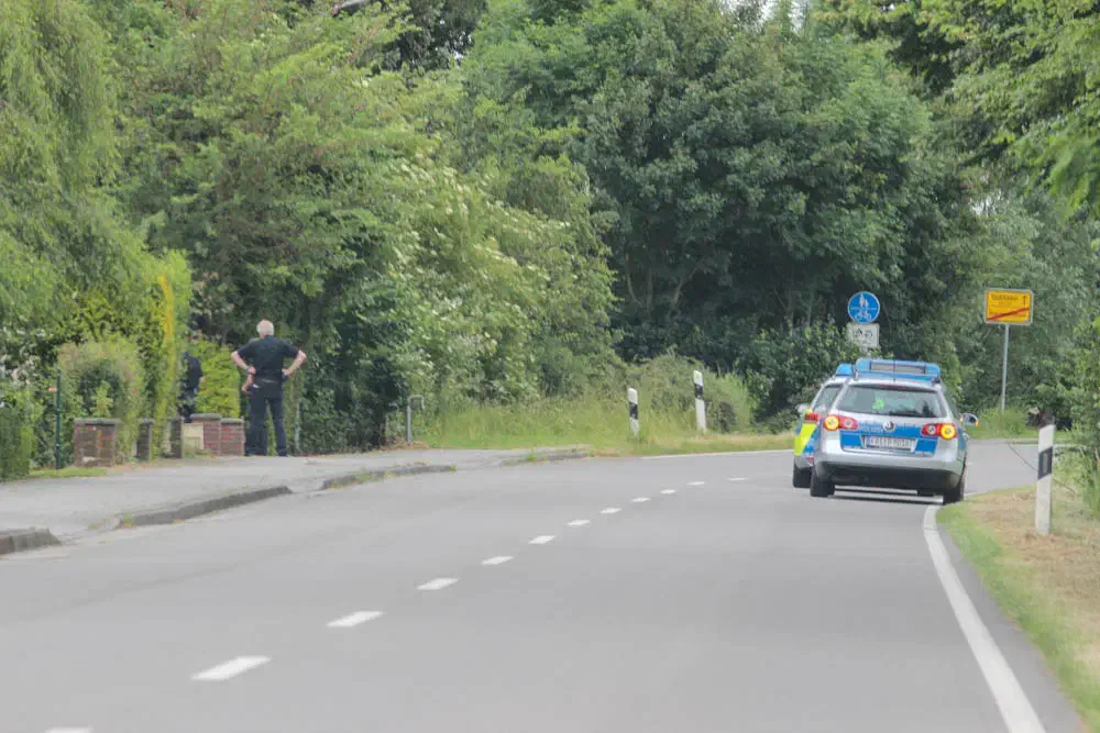 Bereits gegen 16:30 Uhr betraten Polizei und Staatsschutz erstmals das Gelände.