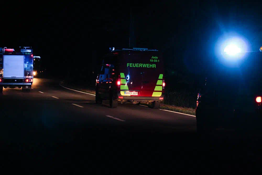 Gegen 23:00 Uhr rückte die Polizei und Feuerwehr mit insgesamt 6 Einsatzfahrzeugen an.