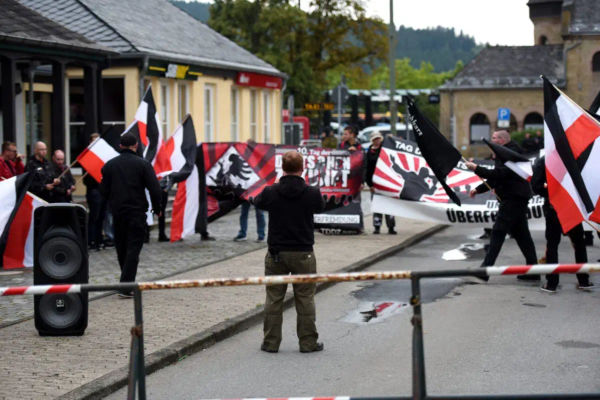 Die mangelnde Mobilisierungsfähigkeit zeigte sich auch am vergangenen Samstag in Goslar. Trotz fehlender Konkurrenzveranstaltung nahmen lediglich 44 Neonazis die Reise zu der, im Vorfeld breit beworbenen Veranstaltung auf sich. Ursprünglich waren von Carsten Ditcy 100 Teilnehmer*innen angemeldet worden.