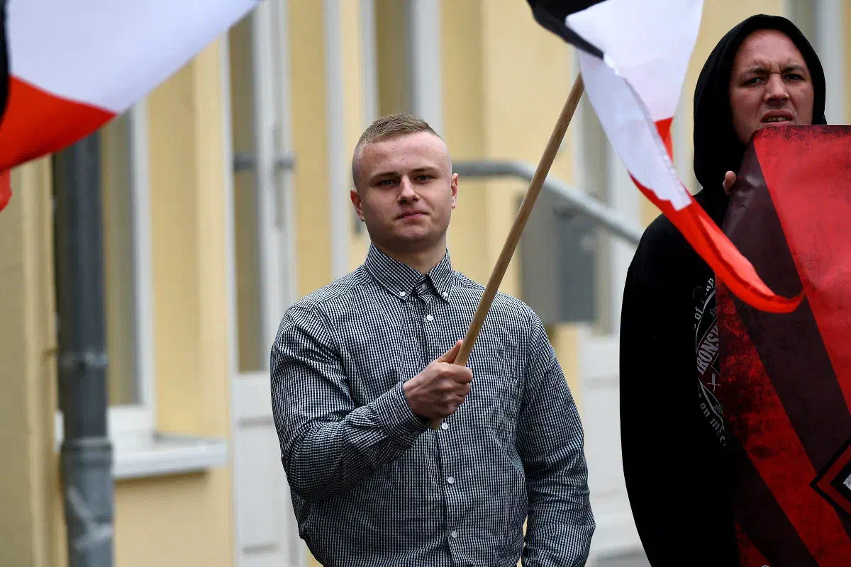 Durch den drohenden Wegfall des bisherigen JN-Bundesvorsitzenden Sebastian Richter (hier NICHT im Bild) aus Mecklenburg-Vorpommern, aufgrund Verstoßes gegen die JN-Wertvorstellungen, kämpft die JN-Bundesorganisation darüber hinaus derzeit mit Führungsproblemen. Die Unterstützung der TDDZ-Kampagne dürfte sich demnach, zumindest in den nächsten Monaten, vor allem auf die Unterstützung durch den JN-Stützpunkt Braunschweig beschränken.