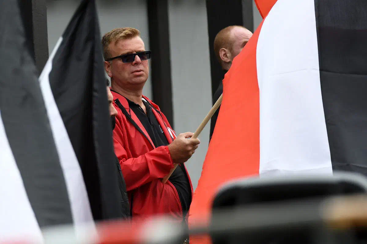 Ebenfalls in Goslar zugegen war Uli Carsten Bayer, Landesvorsitzender der Neonazipartei "Die Rechte" in Sachsen. Neben seinem Erscheinen kann der Neonaziaktivist Bayer für sich verbuchen, dass er die Strukturen der Kleinstpartei in dem östlichem Bundesland weitestgehend in die Handlungsunfähigkeit geführt hat.