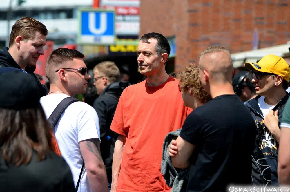 Seinen völkischen Kurs untermauerte er auch durch die Teilnahme an einer Demonstration der „Identitären Bewegung“ im Juni 2017 in Berlin. Szenebeob achter*innen vermuten, dass mit dem „Oldenburger Kreis“ eine Plattform für den Völkischen Flügel der AfD in Oldenburg geschaffen werden soll.</br>Foto: Oskar Schwartz