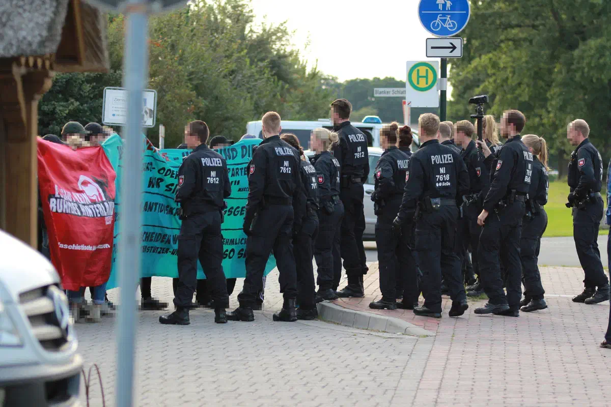 Vor Ort waren ca. 20 Antifaschist*innen um gegen die Veranstaltung zu demonstrieren.