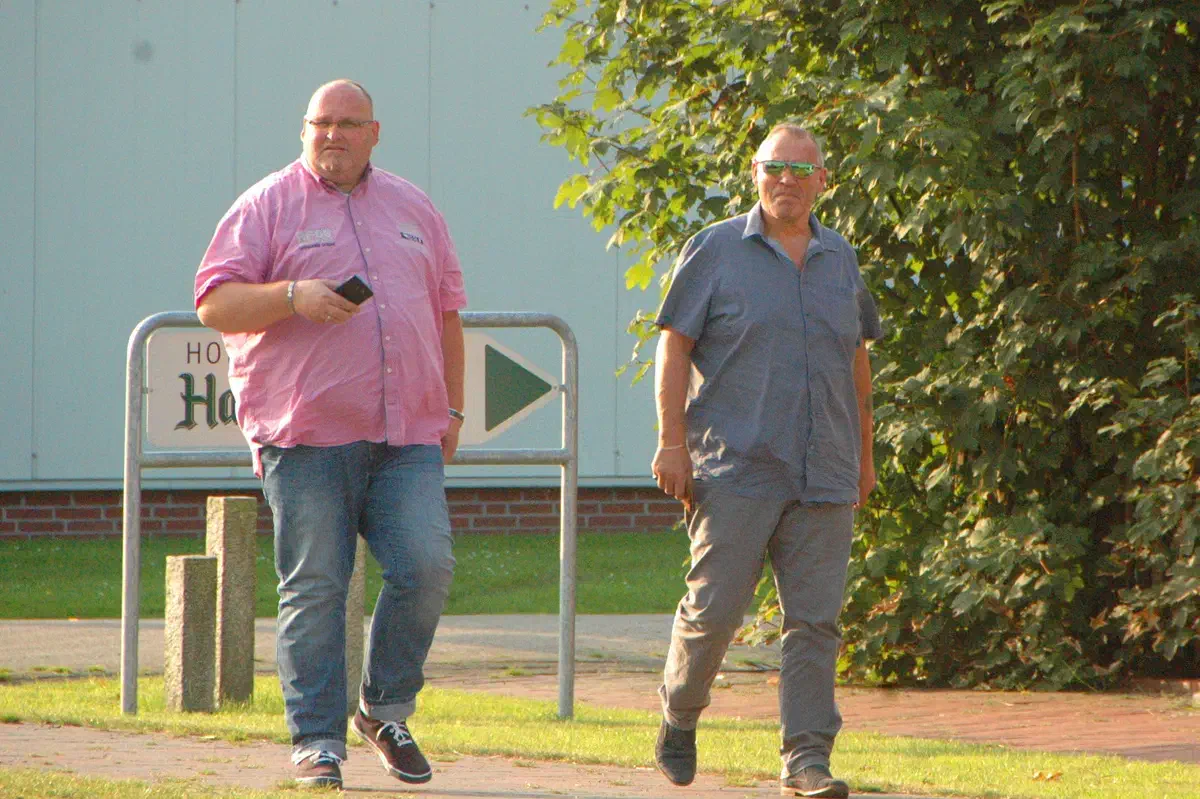 Hier zu sehen: Frank Appeldorn und Landtagskandidat der AfD Thosten Moriße aus Wilhelmshaven.