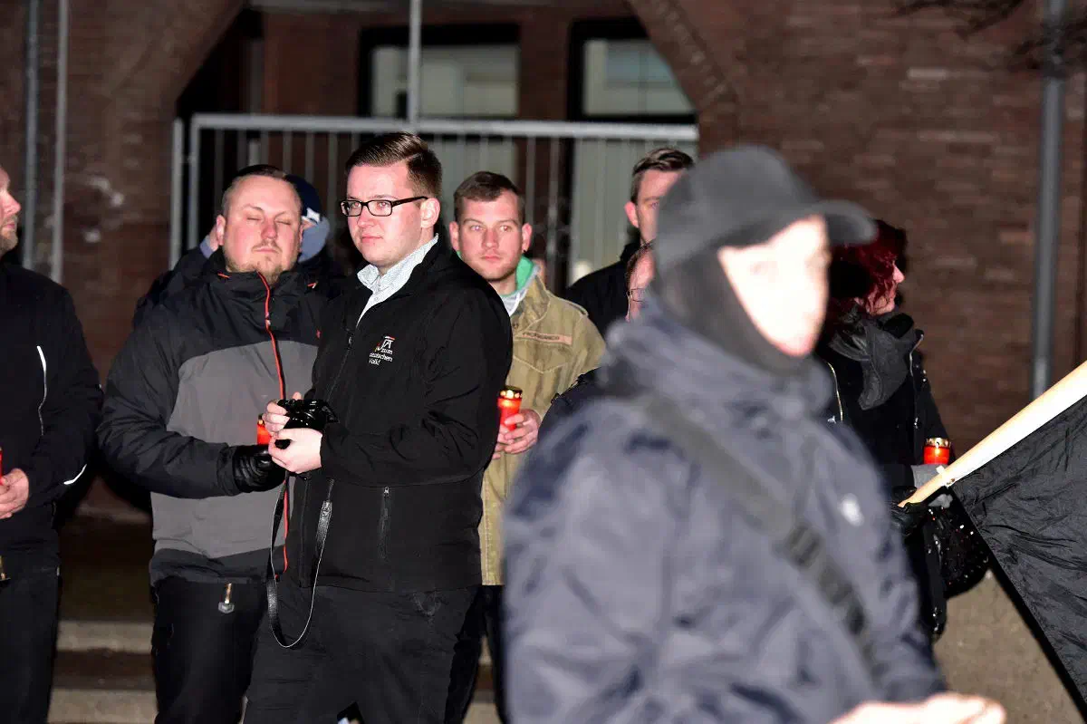 Neben Anhängern der Partei "Die Rechte" waren auch Mitglieder der NPD und ihrer Jugendorganisation "Junge Nationaldemokraten" (JN) vor Ort.