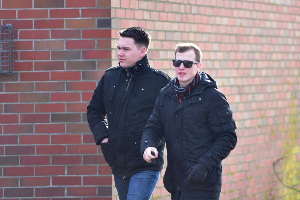 Neonazis aus der Region Lüneburg während der Anreise zur Veranstaltung.