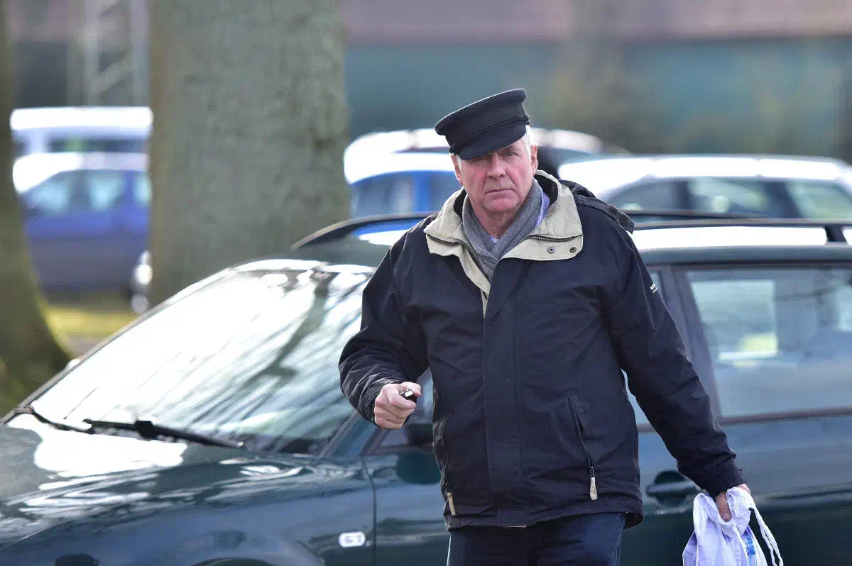 Ebenfalls nach Karlshöfen gereist war Manfred Börm. Der langährige Leiter des NPD-Bundesordnerdienstes und zeitweiser Landesvorsitzende der NPD-Niedersachsen betreute wärend des NPD-Treffens unter anderem einen Verkaufsstand der neonazistischen Hilfsorganisation "Gefangenhilfe". Diese übernimmt seit dem Verbot der "Hilfsgemeinschaft für nationale Gefangene" (HNG) die Betreuung und Unterstützung verurteilter Straftäter*innen aus der Neonazisszene.